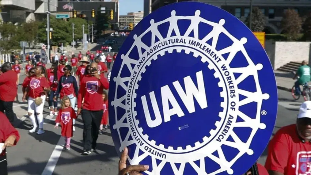 Los trabajadores de ZF en una fábrica de Alabama se declaran en huelga