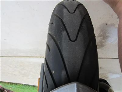 ¿Qué sucede si los neumáticos de motocicleta se instalan al revés?