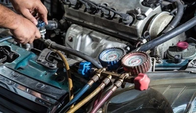 ¿Por qué los sistemas de aire acondicionado de los automóviles tienen baja pr...