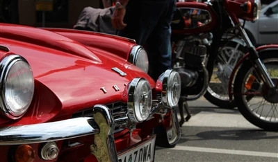 ¿Por qué las motocicletas tienen un motor de menor cilindrada pero un mayor c...