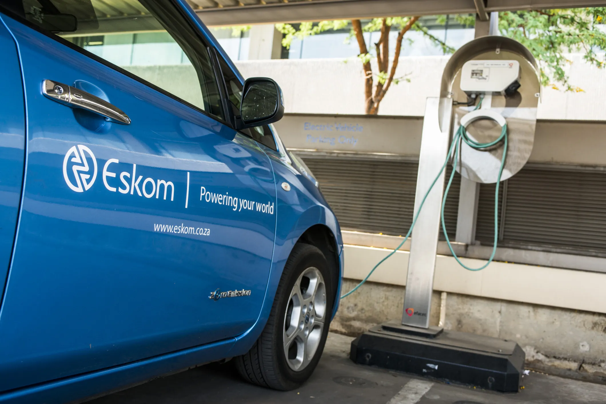 El gobierno sudafricano considera incentivos para que los vehículos eléctrico...